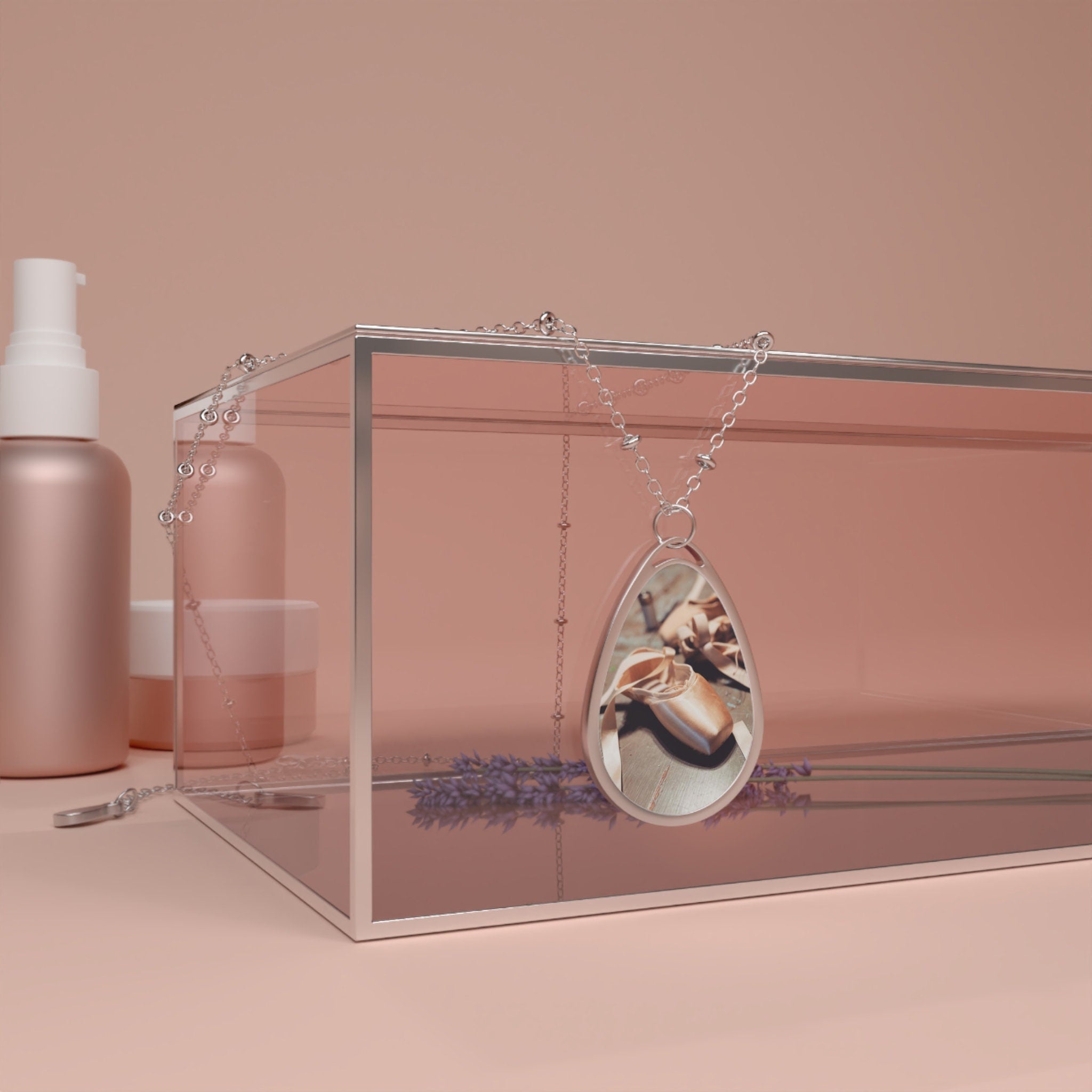 En Pointe · Necklace